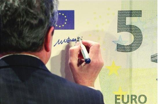 mario-draghi-firma-214899